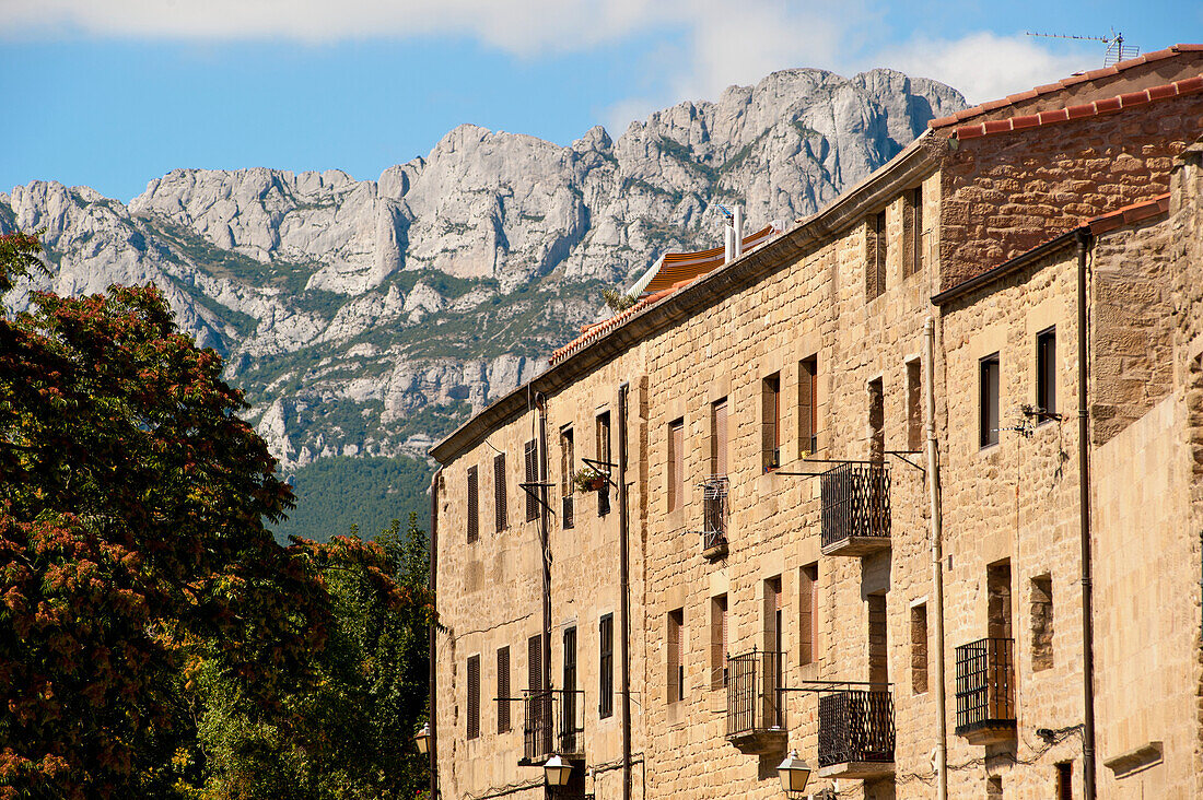 Mittelalterliche Fassaden im Dorf Laguardia, Baskenland, Spanien