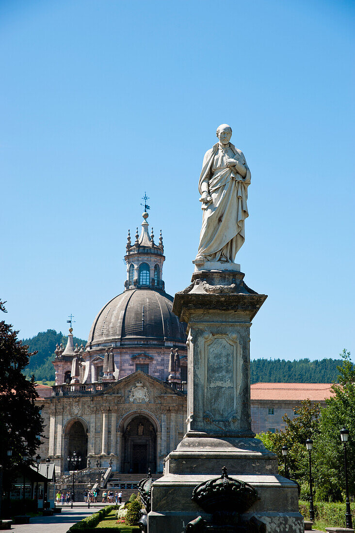 Statue an der Wallfahrtskirche des Heiligen Ignatius von Loyola, Baskenland, Spanien