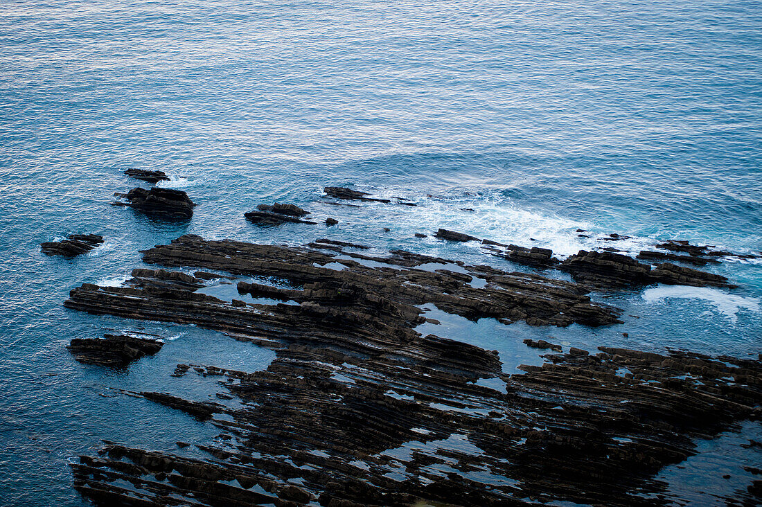 Sedimentgestein, bekannt als Flysch, Deba, Baskenland, Spanien