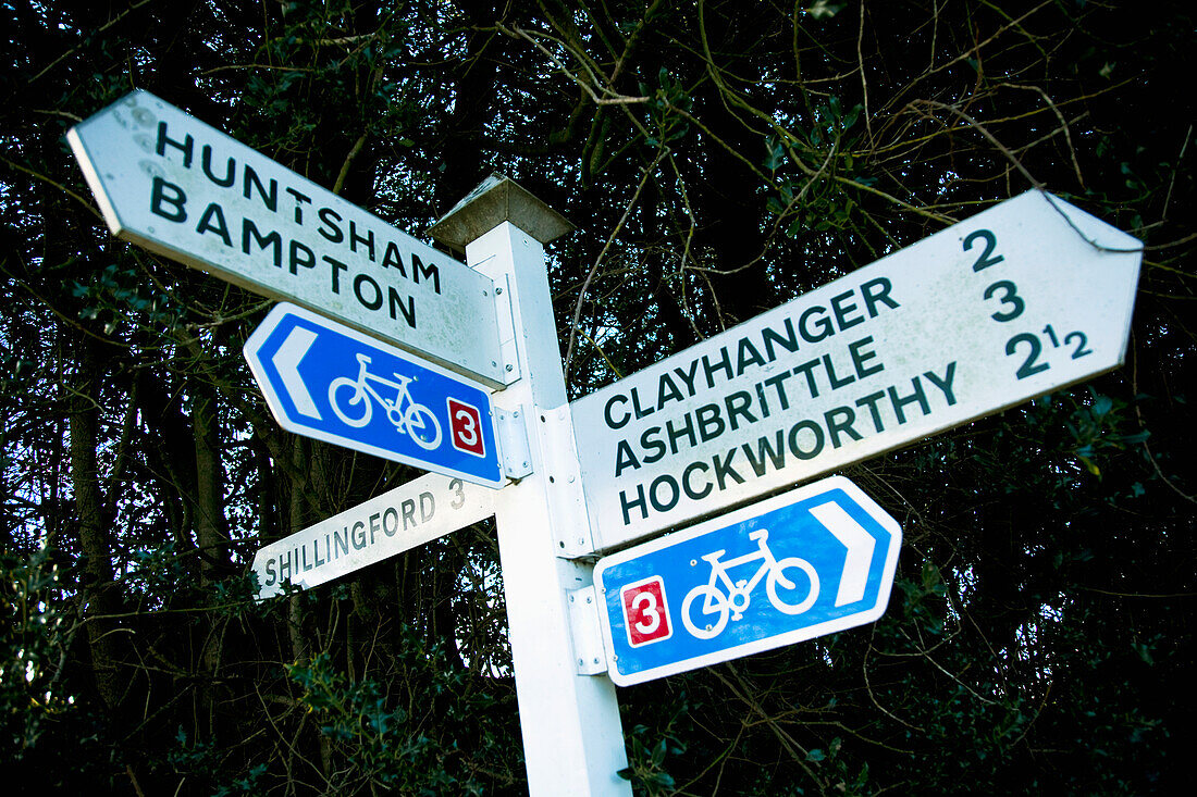 Lokales Dorfschild für Huntsham, Bampton, Clayhanger, Ashbrittle und Hockworthy, Mid Devon, Südwesten, UK