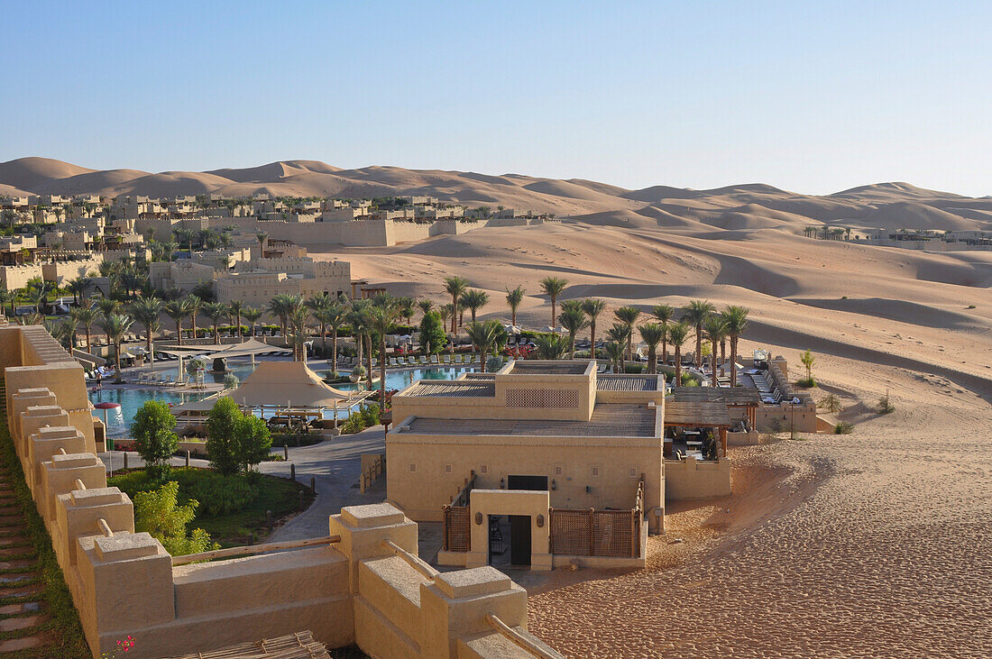 Hauptpool und Dünen, Qasr Al Sarab, Abu Dhabi