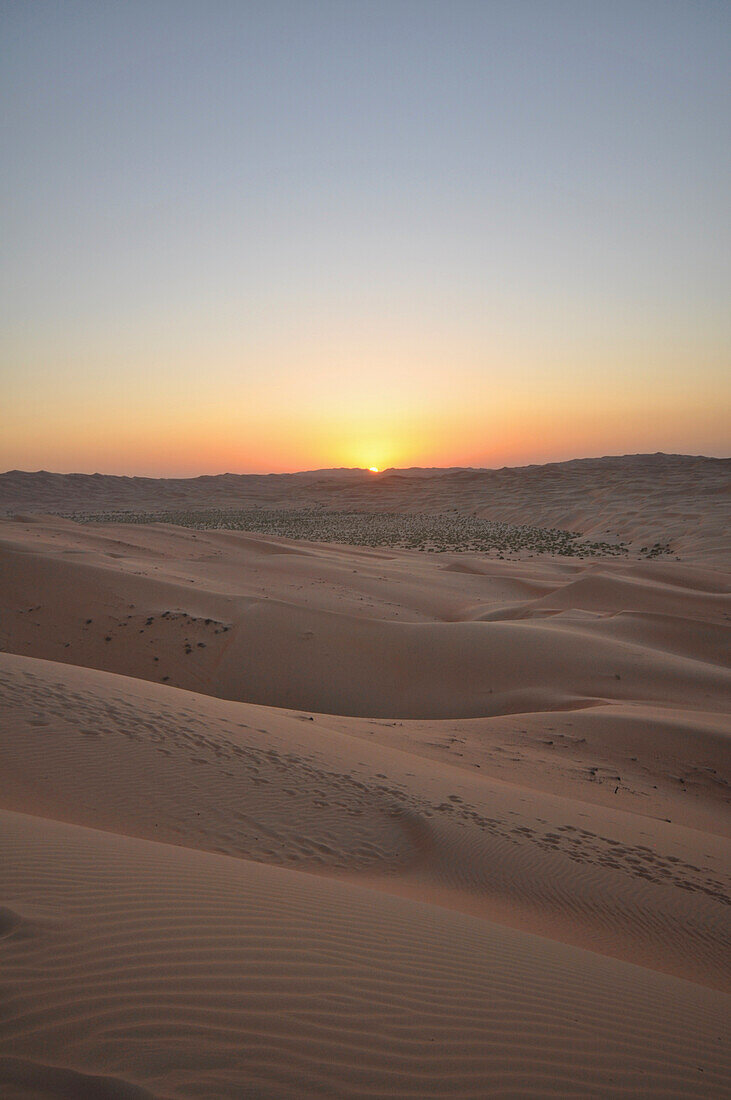 Liwa Wüstendüne bei Sonnenuntergang im leeren Viertel, Abu Dhabi