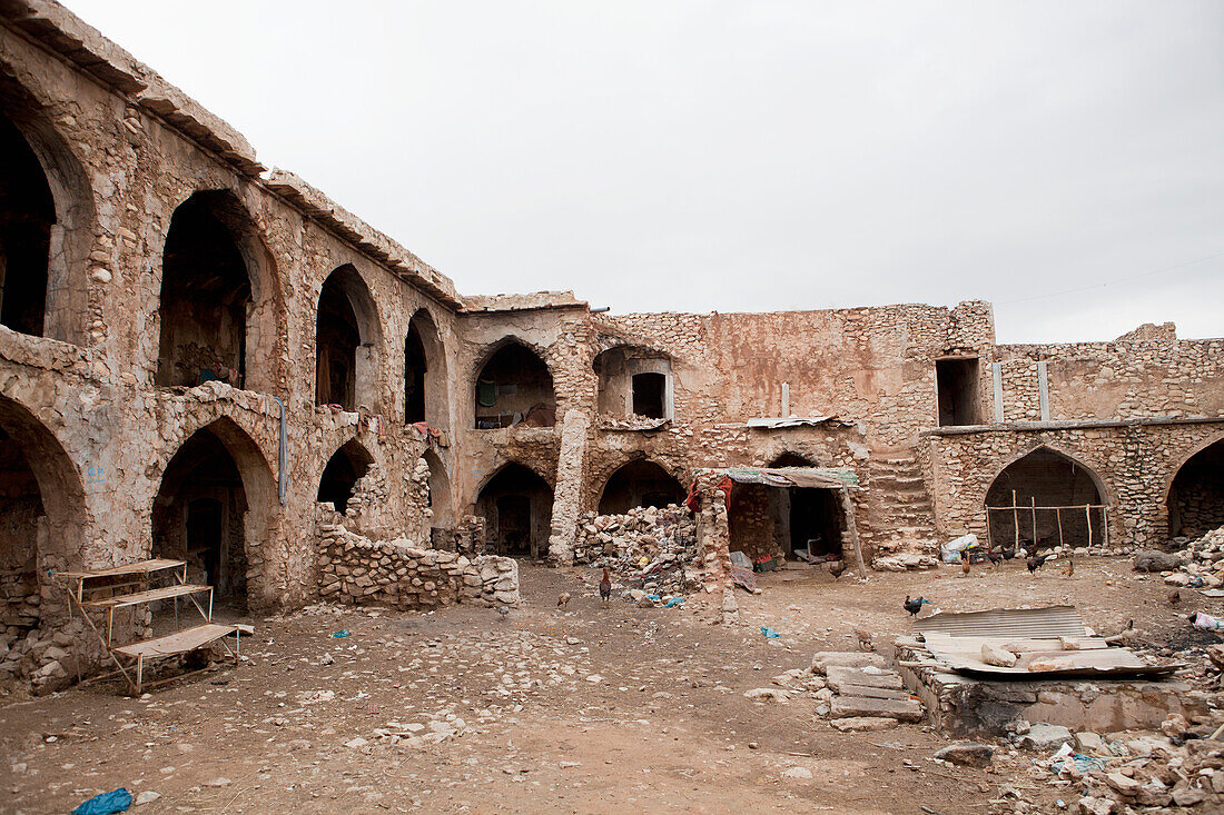 Teil der antiken Karawanserei in Koya, Irakisch-Kurdistan, Irak