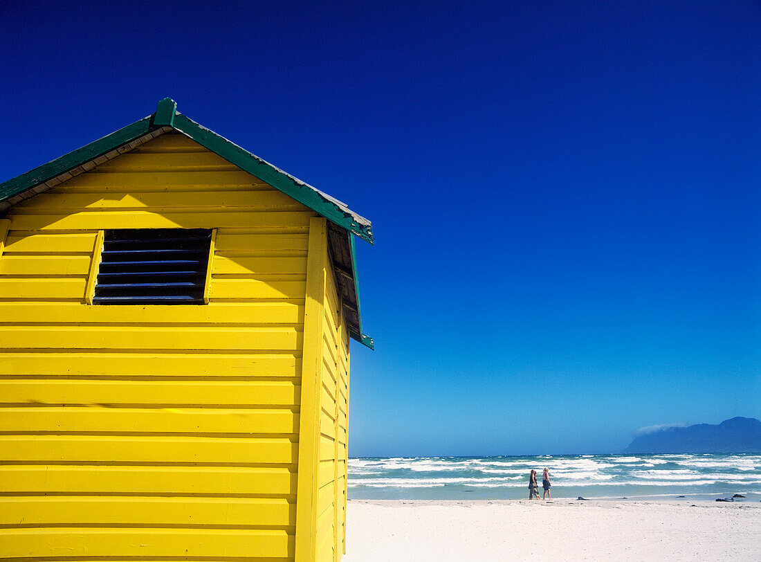 Gelbe Strandhütte, Muizenburg Beach, Kapstadt, Südafrika.