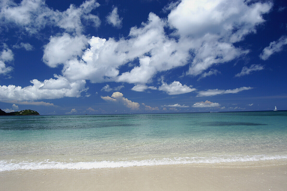 Blick auf das Meer vom Reduit Beach, Rodney Bay, St. Lucia.