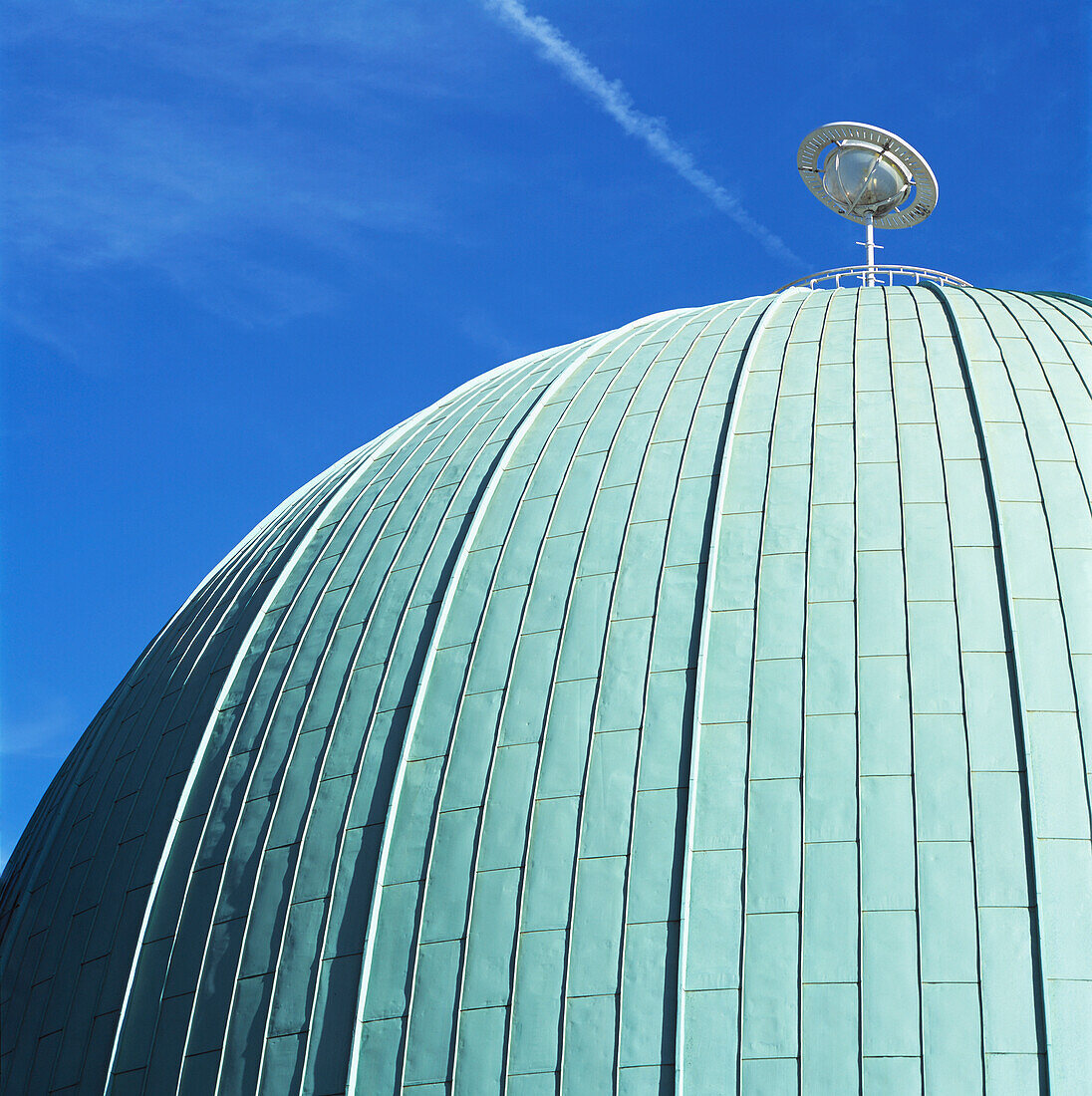 Bronzedach des Londoner Planetariums, Marylebone Road - London, Vereinigtes Königreich.