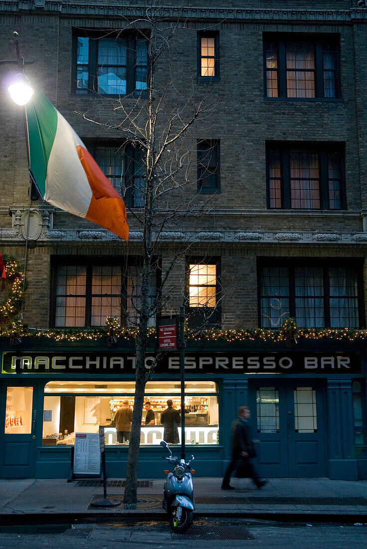 Cafe Early In The Morning, Manhattan, New York, Usa.