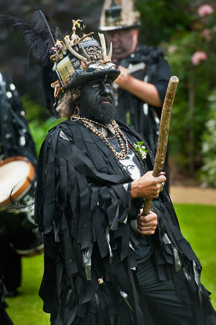 Moriskentänzerin mit schwarzbemaltem Gesicht, Lewes, East Sussex, Großbritannien