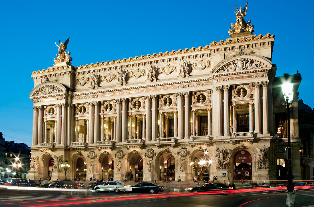 Frankreich, Oper Palais Garnier in der Abenddämmerung; Paris