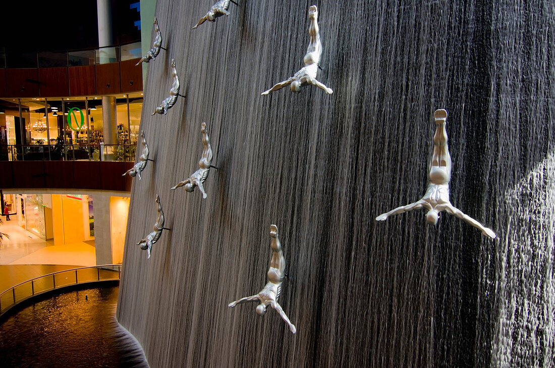 Vereinigte Arabische Emirate, Innenraum der Dubai Mall; Dubai