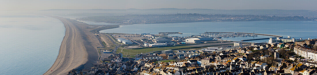 Vereinigtes Königreich, England, Dorset, Weymouth Bay und Portland Harbour; Chesil Beach