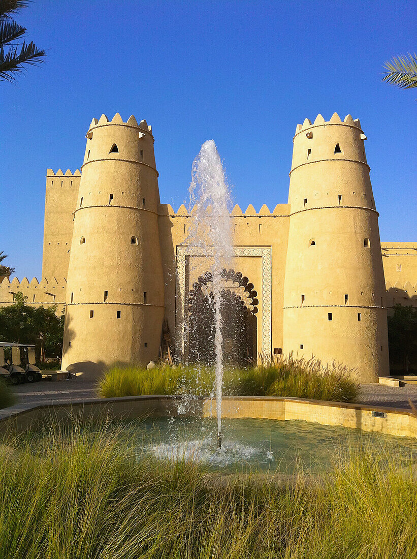 United Arab Emirates, Abu Dahbi, Liwa desert, Qasr al Sarab hotel fountain