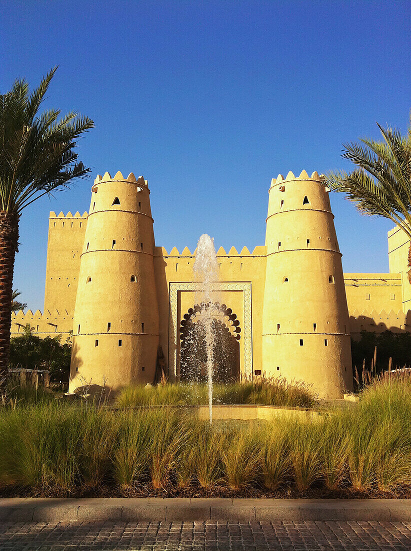 United Arab Emirates, Abu Dahbi, Liwa desert, Qasr al Sarab hotel fountain