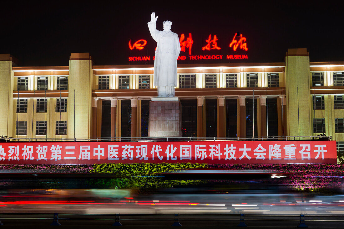 China, Sichuan, Chengdu, Illuminated Mao statue; Tianfu Square