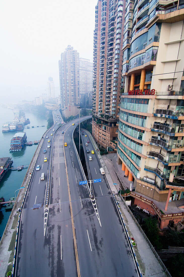China, Sichuan, Stadtautobahn; Chongqing