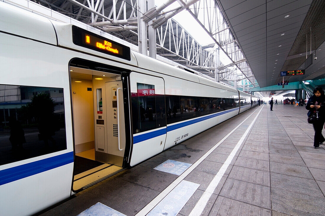 China, train station Chongqing CRH; Sichuan