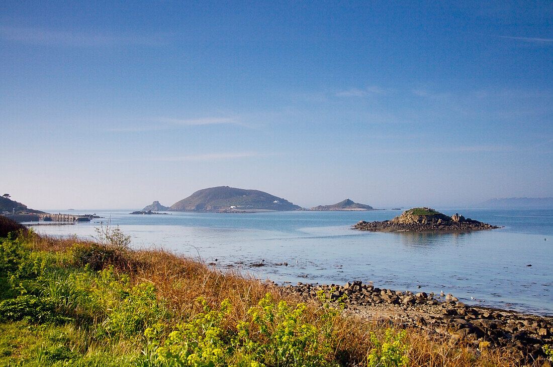 England, Kanalinseln, Blick auf Meer und Inseln; Jethou