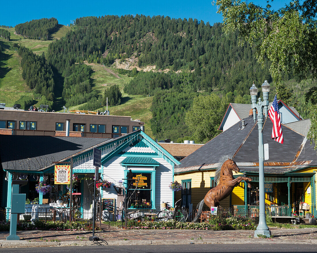 USA, Downtown shopping district of Aspen; Colorado