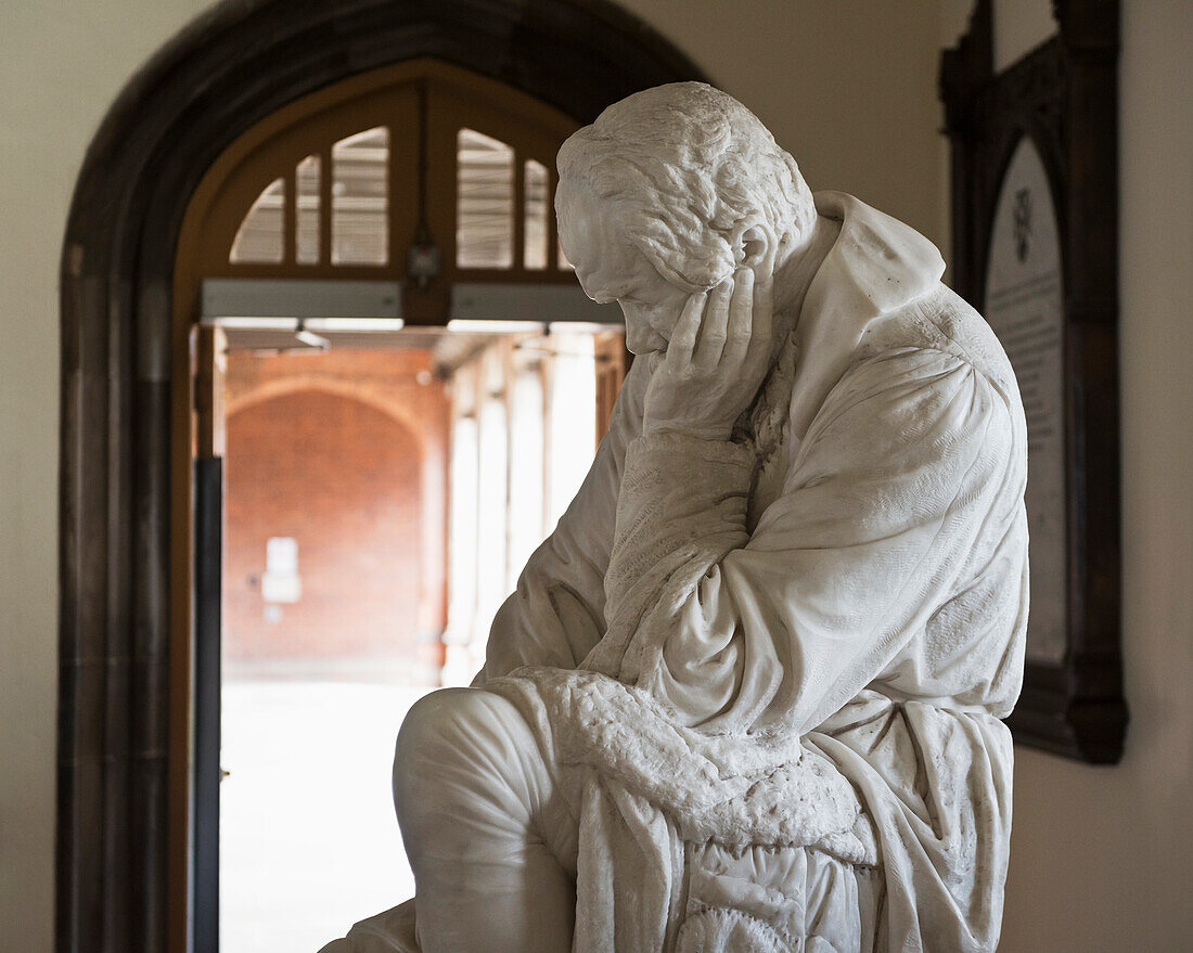 Vereinigtes Königreich, Nordirland, von Pio Fedi in der Eingangshalle der Queens University; Belfast, Statue von Galileo