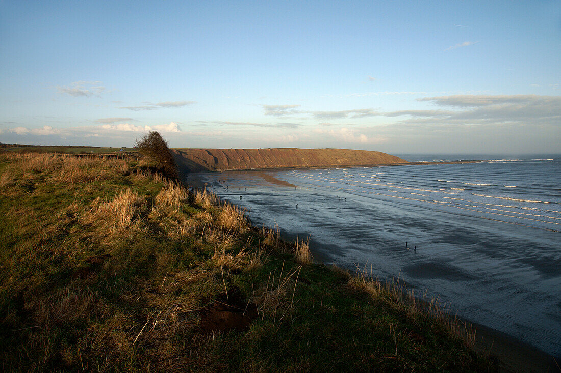 Filey Brig, ein markantes Merkmal der Küste von Yorkshire; Filey, Yorkshire, England