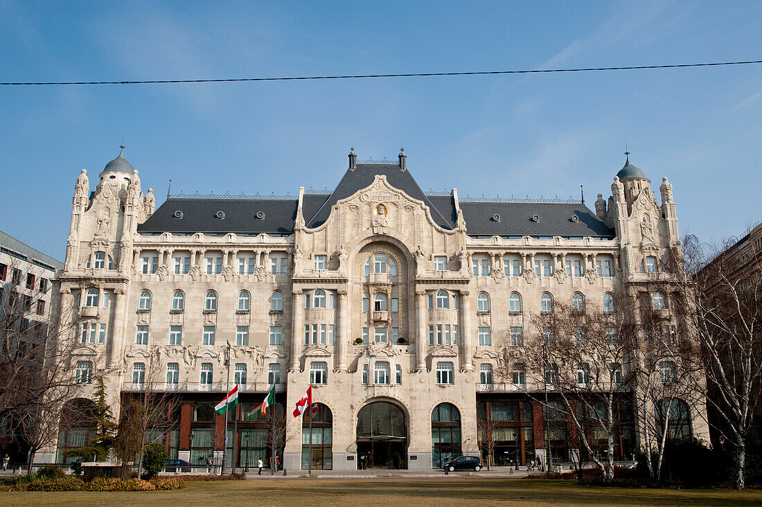 Gresham Palace, jetzt ein Four Seasons Hotel, berühmt für seine Jugendstilarchitektur, Budapest, Ungarn