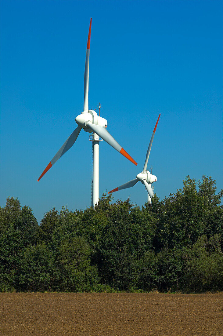 Deutschland, Niedersachsen, Windturbinen
