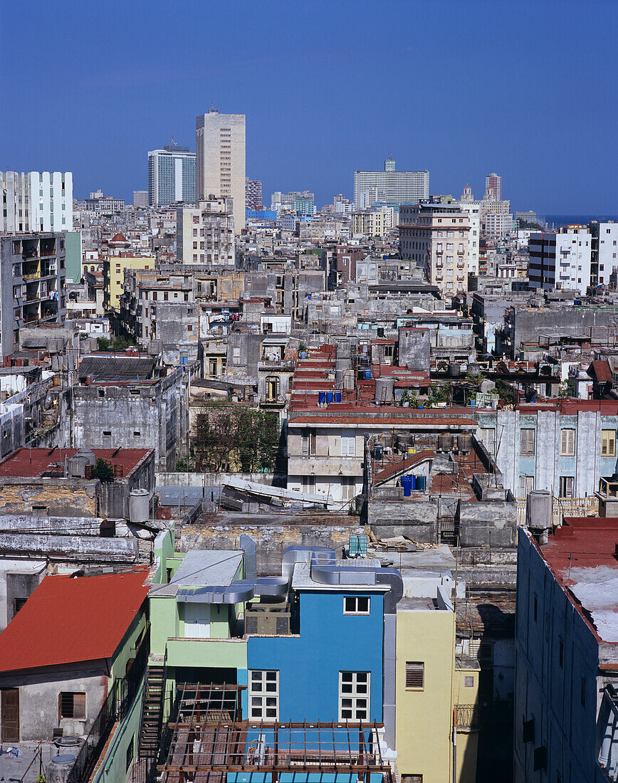 Blick nach Westen über Habana Centro vom Hotel Parque Central. Habana Vieja. Havanna. Kuba