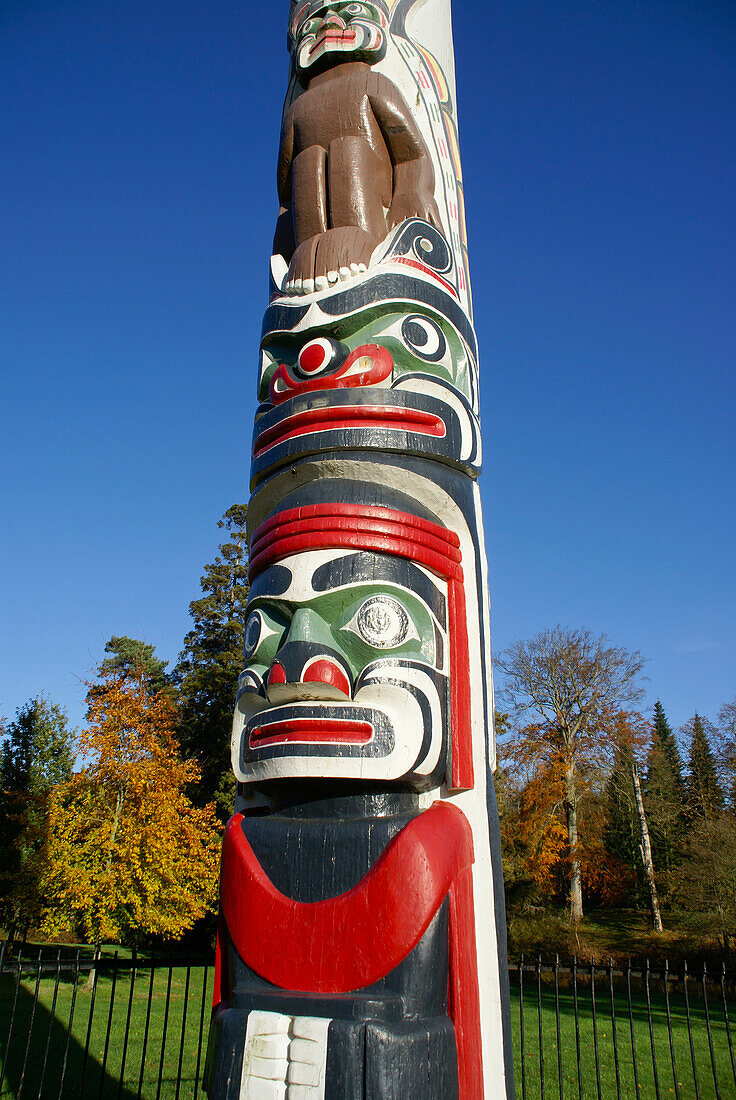 Europe, Uk, England, Surrey, Virginia Water Totem Pole