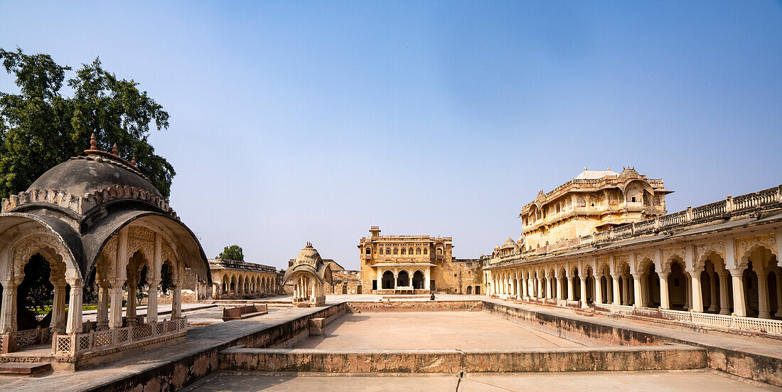 Colonnaded walkway and inner courtyard in Ahhichatragarh Fort (Nagaur Fort); Nagaur, Rajasthan, India