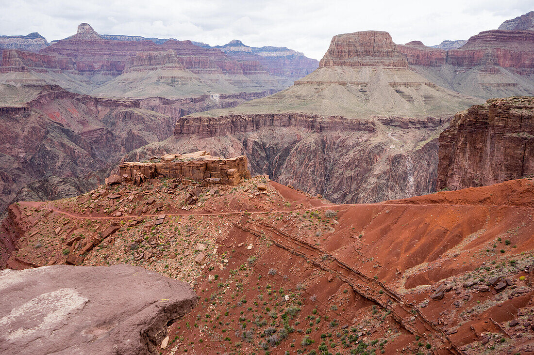 Ein Blick auf den South Kaibab Trail im Grand Canyon; Grand Canyon National Park, Arizona