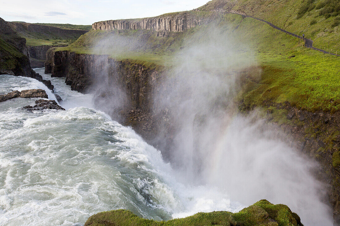 Ein Blick auf den Gullfoss-Wasserfall; Gulfoss, Island