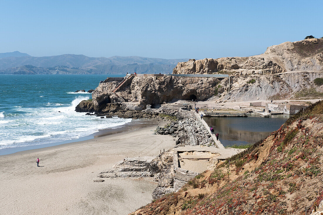 Ein Blick auf die Sutra Baths am Point Lobos bei Lands End; San Francisco, Kalifornien, Vereinigte Staaten von Amerika