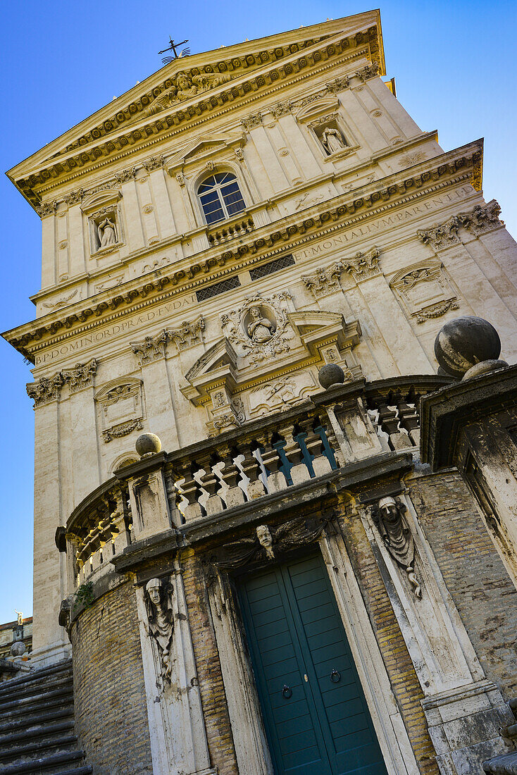 Schrägansicht der Kirche Santi Domenico e Sisto; Rom, Latium, Italien