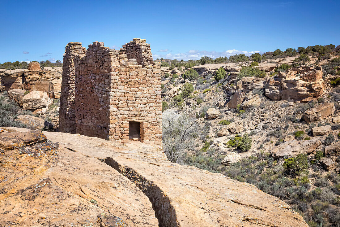 Ancestral Puebloan Ruinen der Zwillingstürme der Square Tower Group im Hovenweep National Monument an der Grenze zwischen Colorado und Utah; Colorado, Utah, Vereinigte Staaten von Amerika