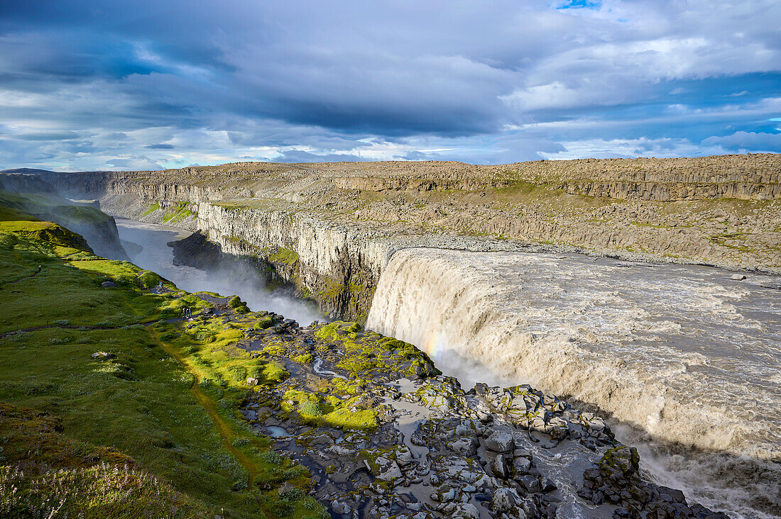 Wasserfall Dettifoss im Sommer, J?sargljufur-Schlucht, Vatnajokull-Nationalpark; Dettifoss, Nordurland, Island