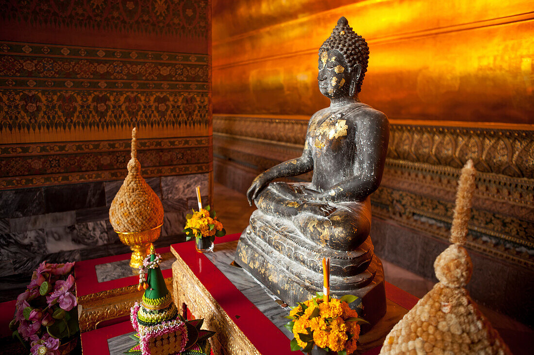 Eine Buddha-Statue im Wat Pho-Tempel in Thailand