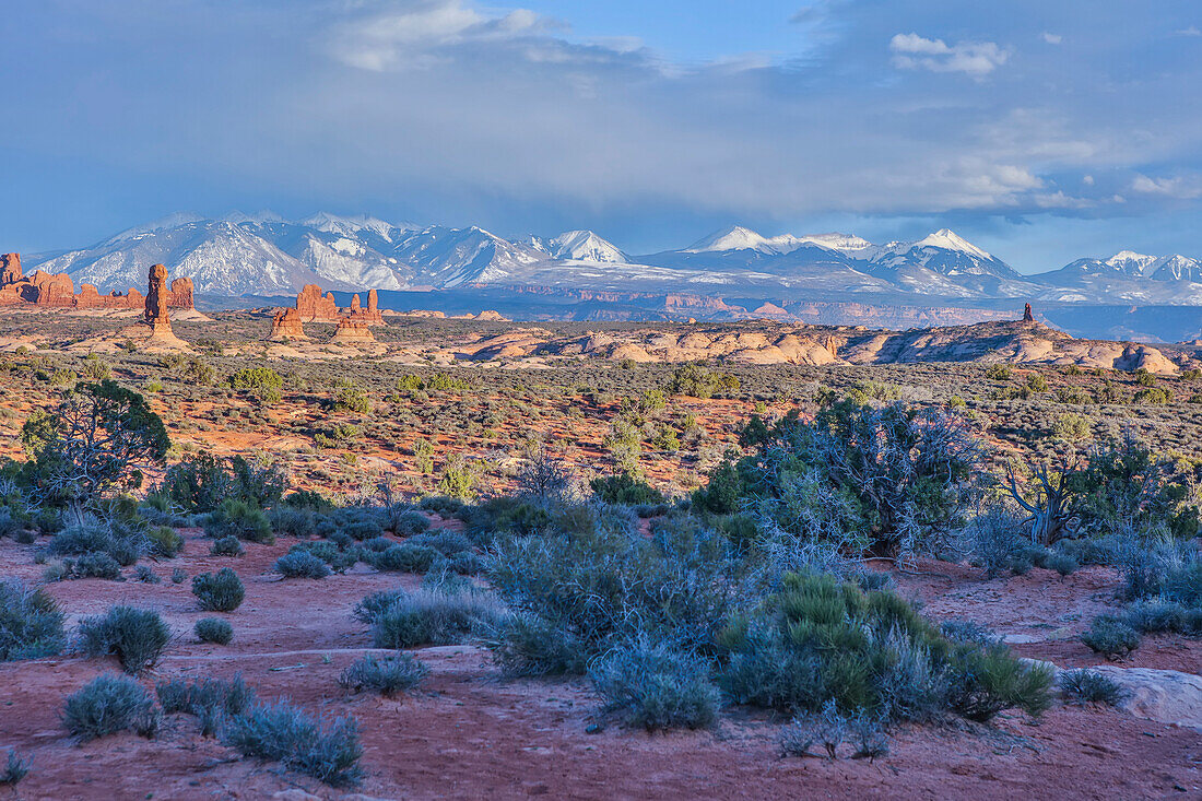 Ein winterlicher Sonnenuntergang im Arches National Park.