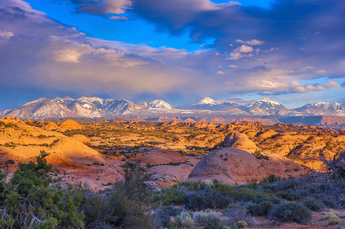 A winter sunset in Arches National Park.