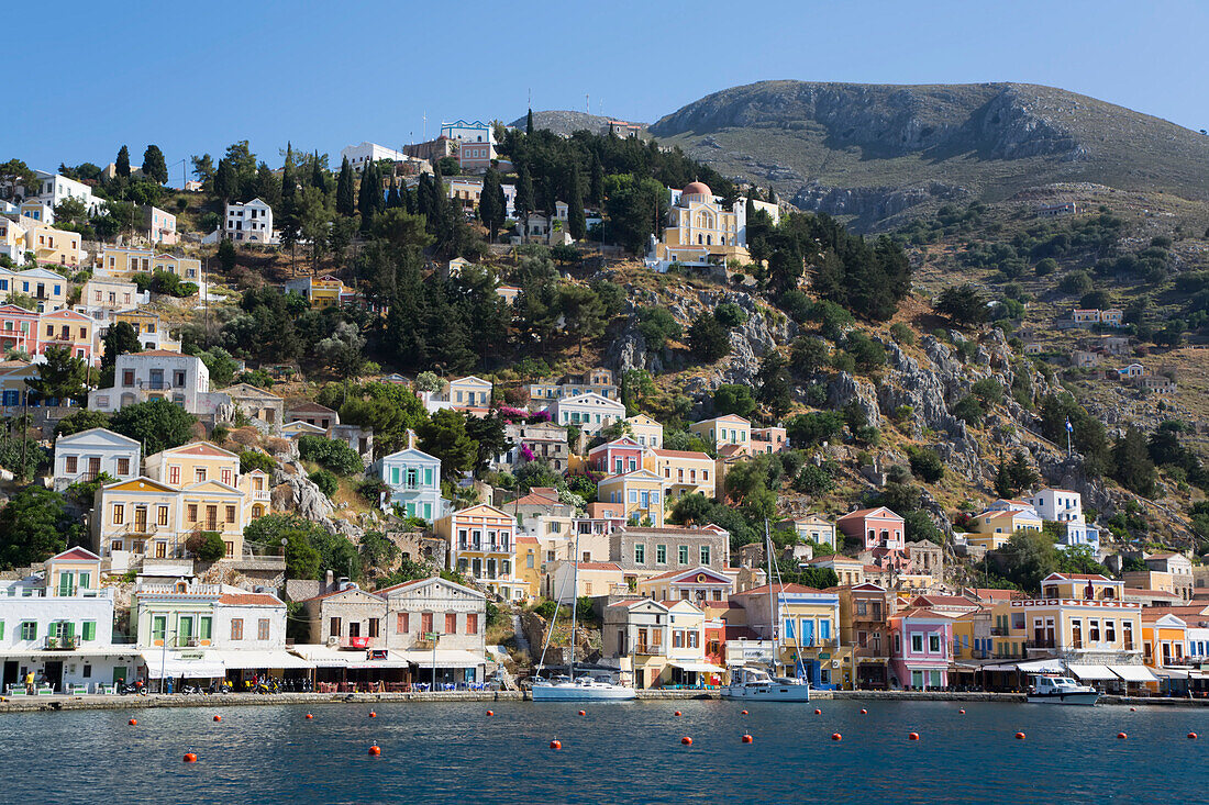 Hafen von Gialos, Insel Symi (Simi); Dodekanes Inselgruppe, Griechenland