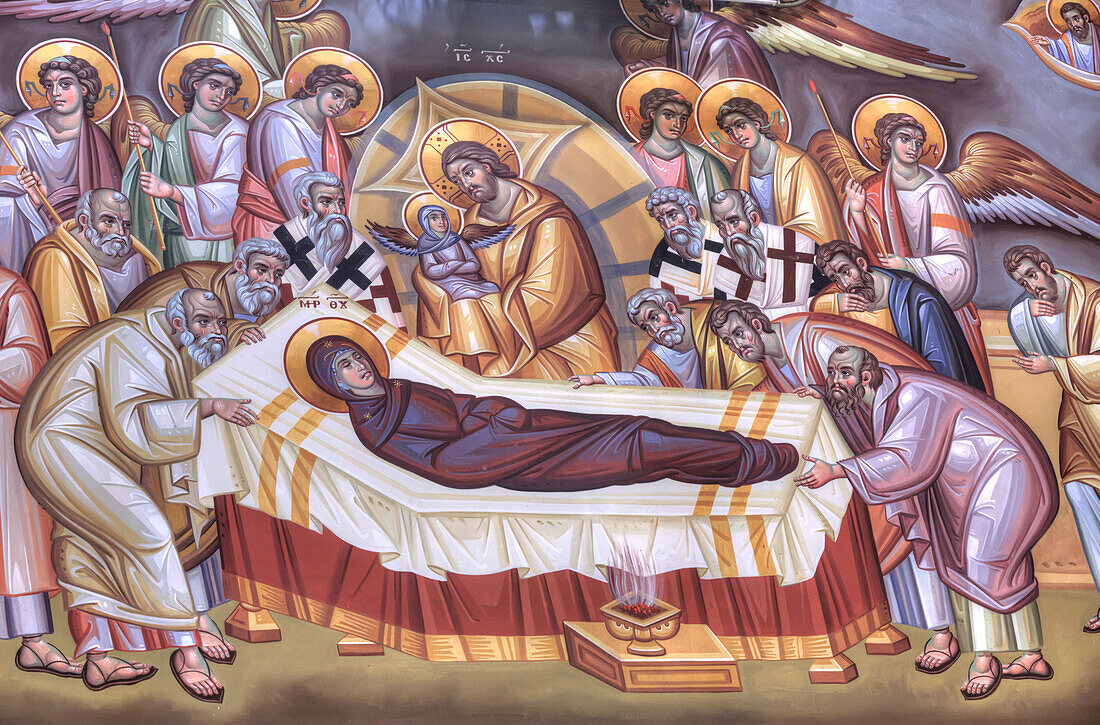 Buntes religiöses Fresko des Todes und der Himmelfahrt der Jungfrau Maria in der Heiligen Kirche von St. Nicholas in Koukaki; Athen, Griechenland