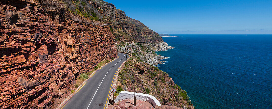 Küstenstraße, Chapman's Peak Drive, entlang der Küstenlinie des Atlantischen Ozeans auf der westlichen Seite der Kaphalbinsel; Kapstadt, Westkap, Südafrika