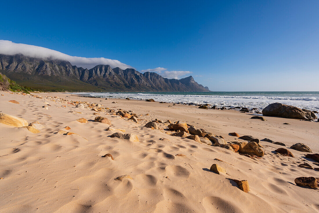 Sandy beach along the Atlantic Ocean at Kogel Bay with the Kogelberg Mountains in the background; Kogel Bay, Western Cape, South Africa