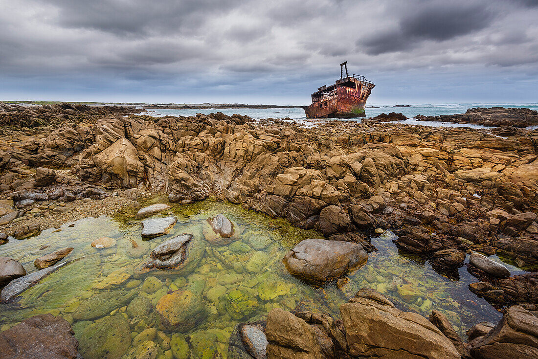 Schiffswrack der Meisho Maru Nr. 38 am Strand von Cape Agulhas im Agulhas National Park; Westkap, Südafrika