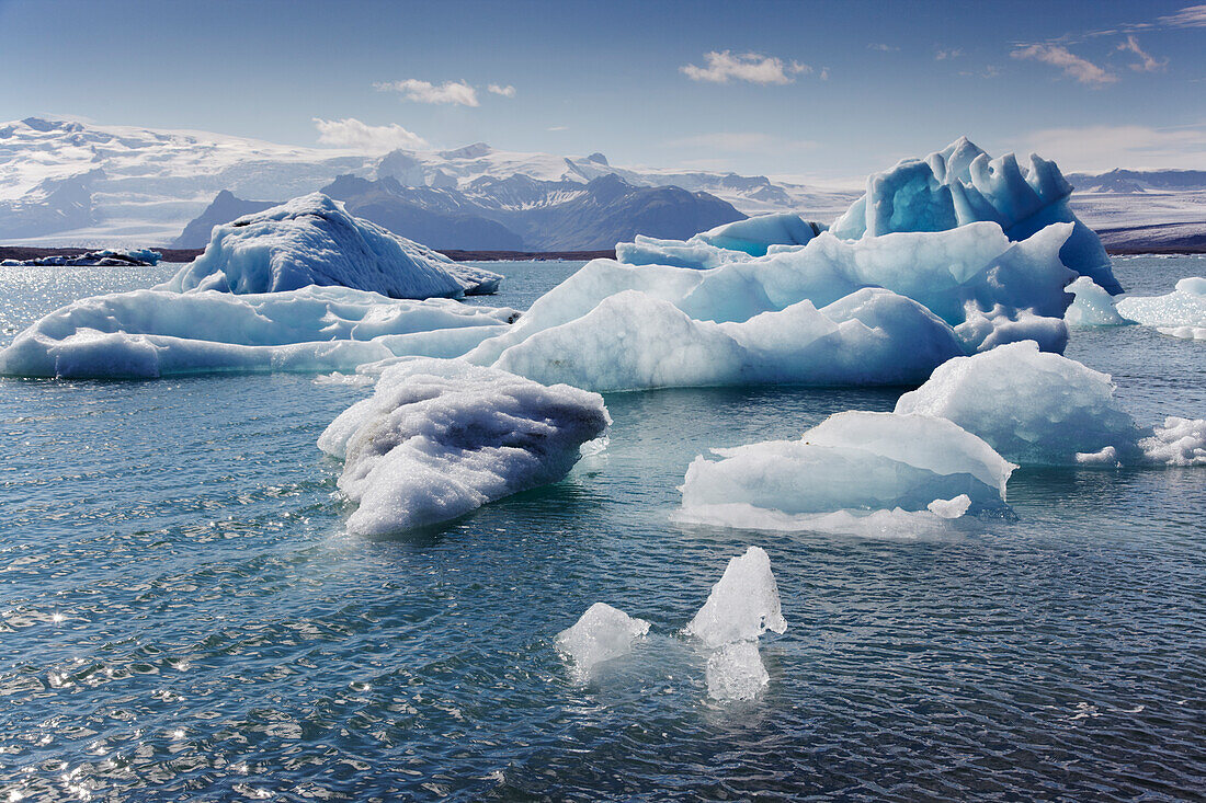 Icebergs floating in the Jokulsarlon lagoon, Iceland.; Jokulsarlon lagoon, Vatnajokull National Park, Iceland.