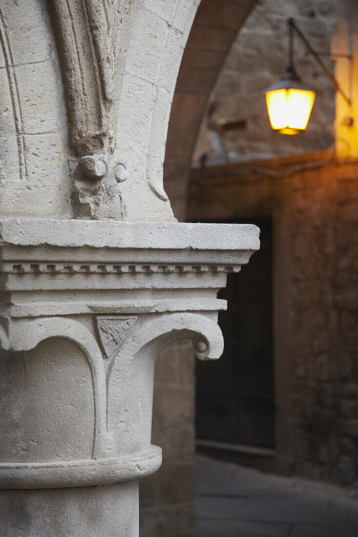 Mittelalterliche Bögen in der Altstadt von Viterbo, Italien; Viterbo, Italien.