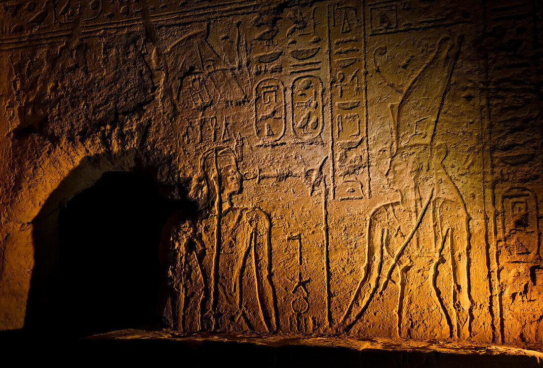 Gravuren im Inneren des Tempels der Göttin Mut am Fuße des Jebel Barkal; Meroe, Sudan, Afrika.