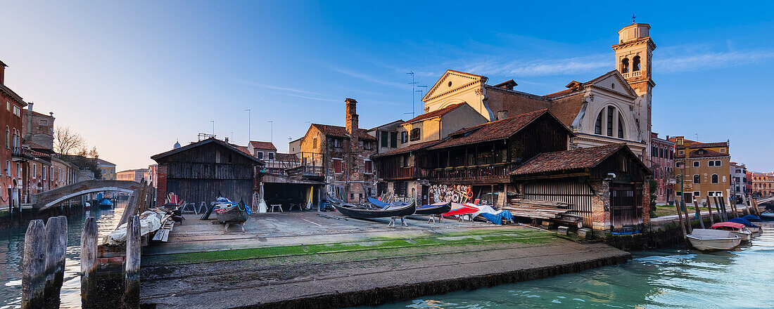 Squero di San Trovaso, Bootswerft, in der die venezianischen Gondeln in Venetien hergestellt werden; Venedig, Italien