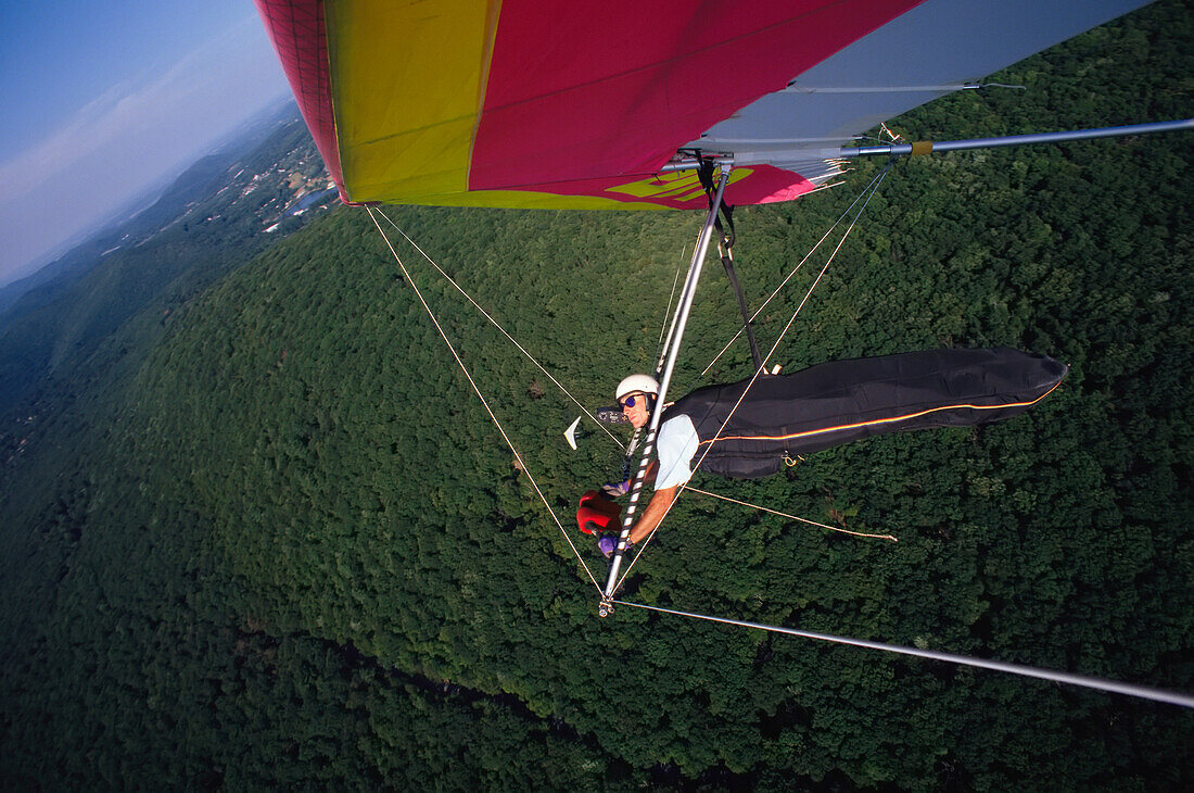 Hängegleiter, fotografiert von einer am Flügel befestigten Kamera; Cumberland Valley, Maryland.