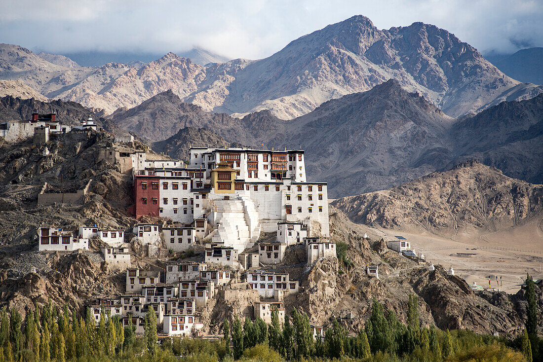 Thikse Kloster in einer Bergregion in Indien; Ladakh, Jammu und Kaschmir, Indien