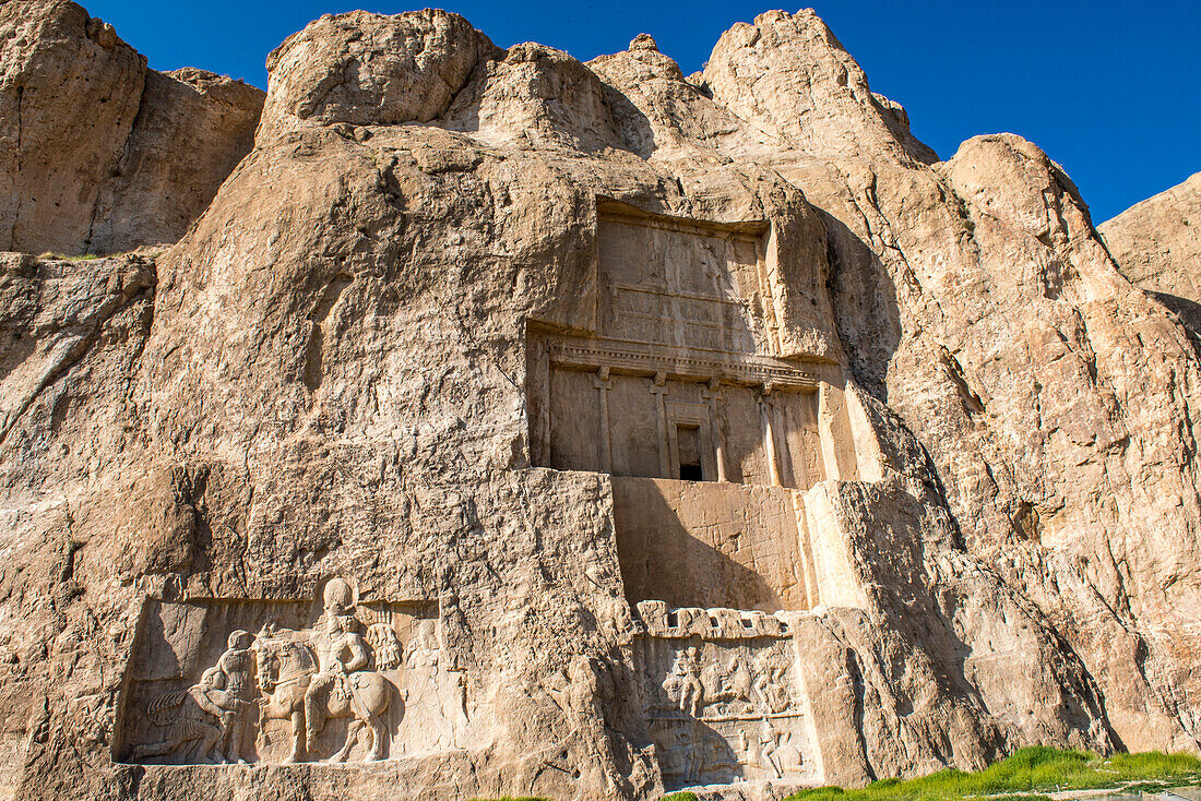 Prächtige achämenidische Gräber von Darius dem Großen in Naqsh-e Rostam; Persepolis, Iran